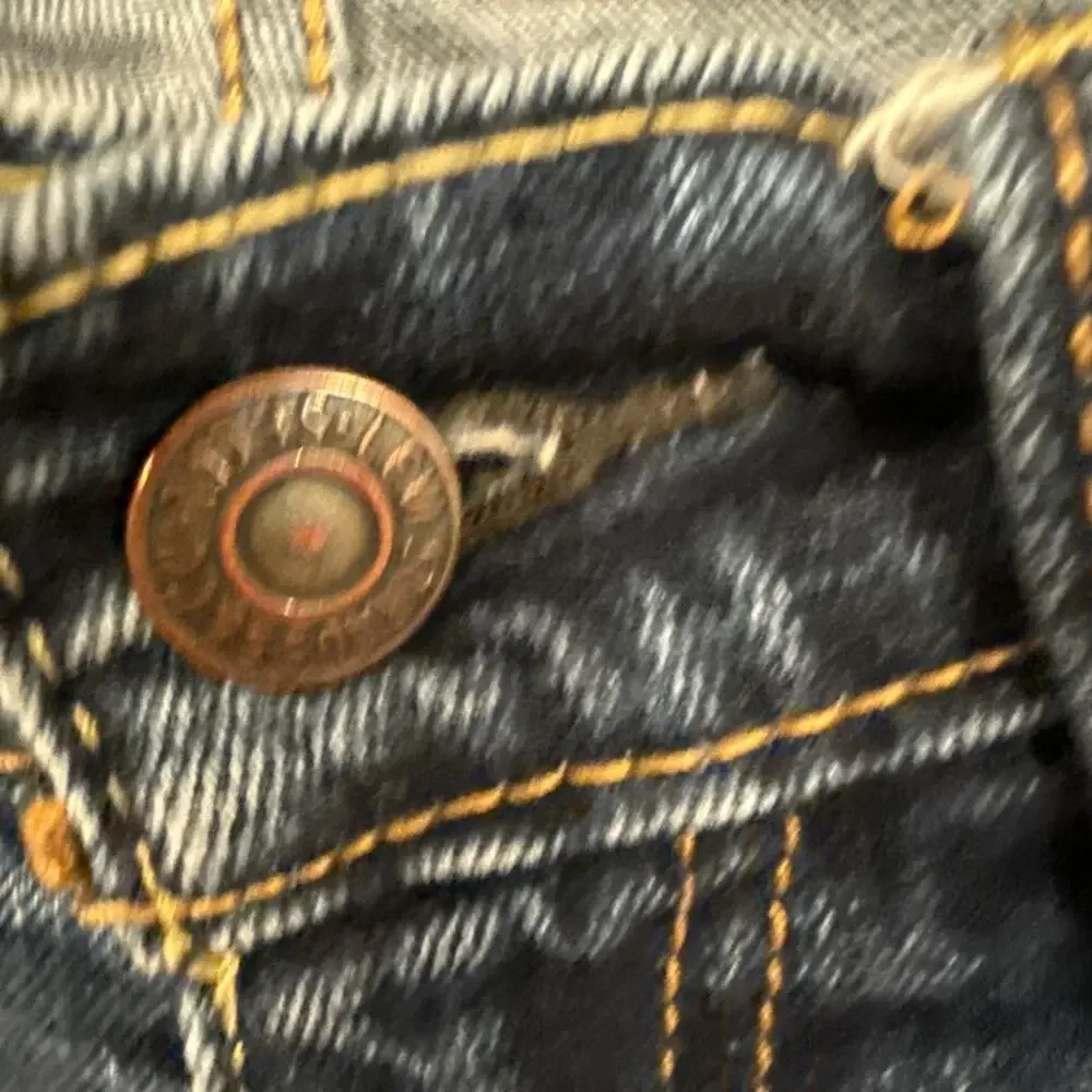 Men’ 505 Levi Strauss Jeans Dark Wash Size 34 X 30